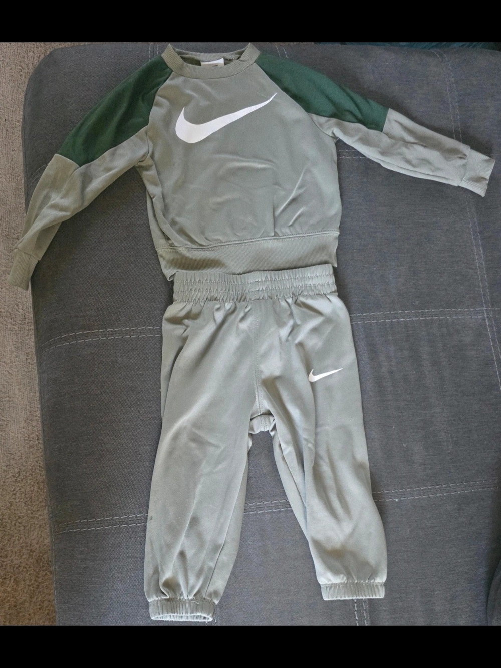Nike Boys 2Pc Tracksuit Set Olive Green Sweatshirt Jogger Pants Swoosh Size 2T